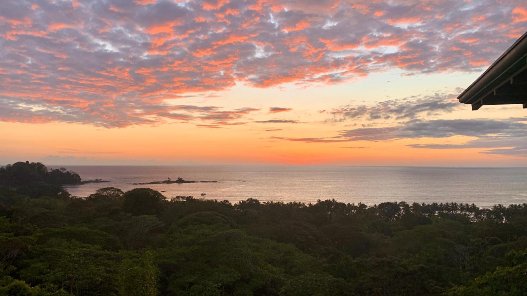 Pacific Edge Eco Lodge Dominical Oda fotoğraf